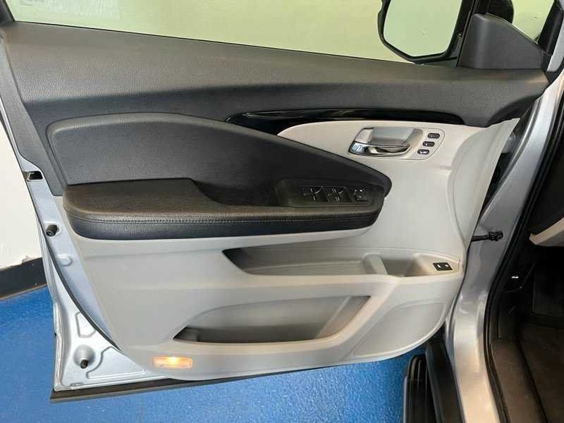 Used 2017 Honda Pilot Touring image 17