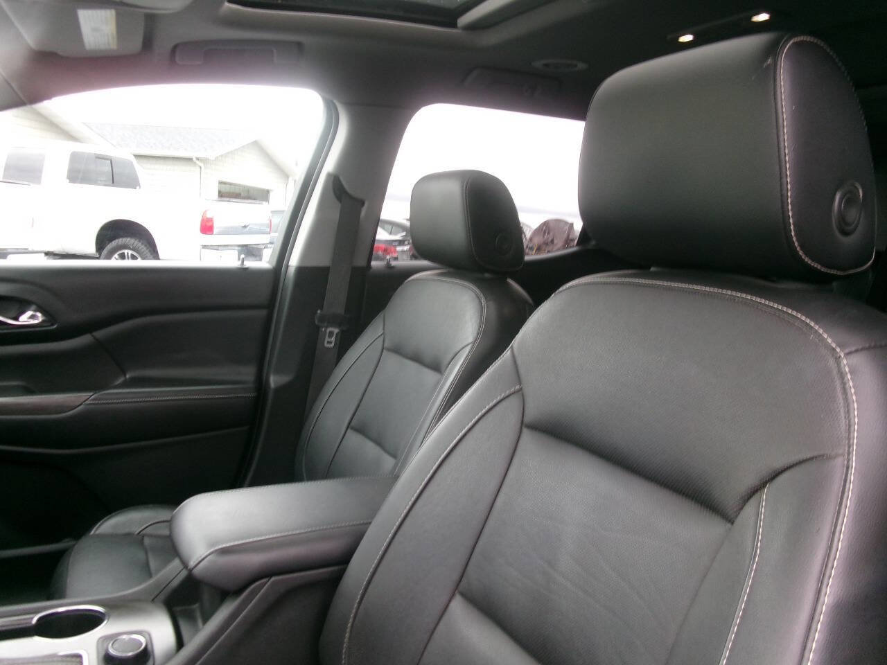 Used 2017 GMC Acadia SLT image 13