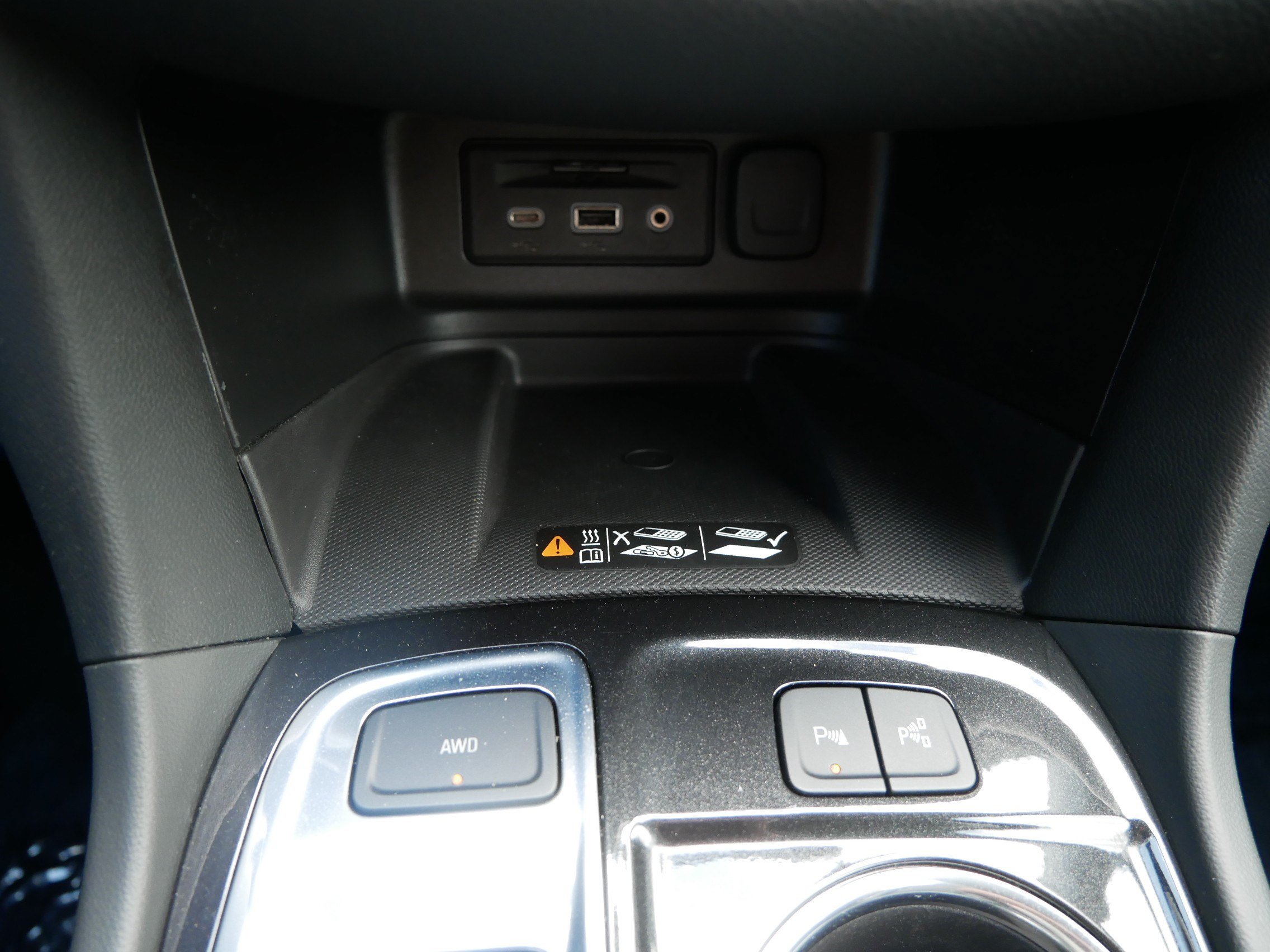 Used 2023 Chevrolet Equinox Premier AWD/4WD image 33