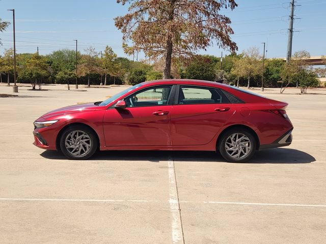 Used 2024 Hyundai Elantra SEL FWD image 4