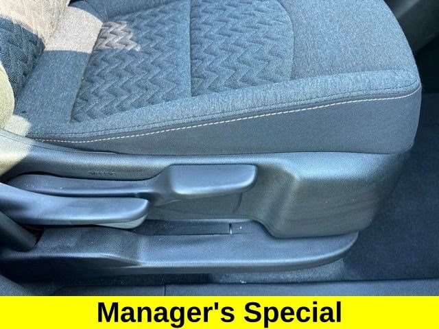 Used 2022 Chevrolet Equinox LT w/ Driver Convenience Package FWD image 42