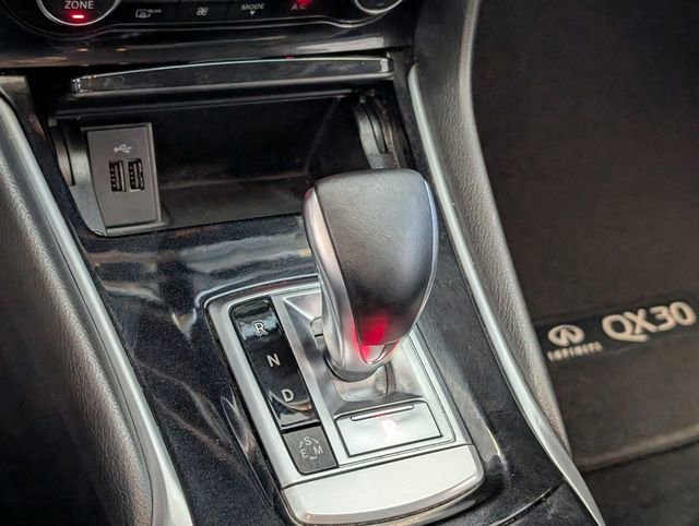 Used 2018 INFINITI QX30 image 21