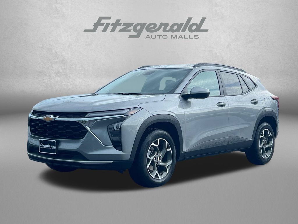 Used 2025 Chevrolet Trax LT w/ LT Convenience Package FWD image 2