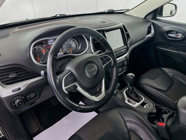 Used 2016 Jeep Cherokee Trailhawk image 10