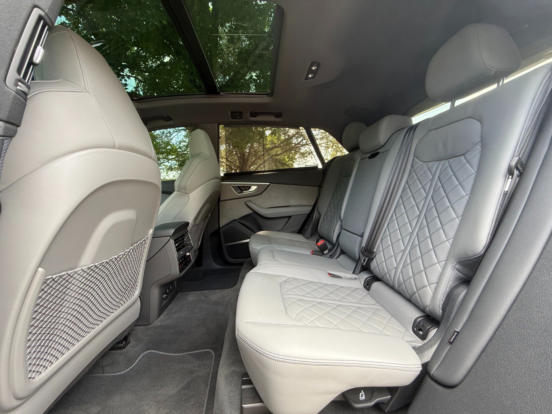 Used 2024 Audi SQ8 Prestige AWD/4WD image 25