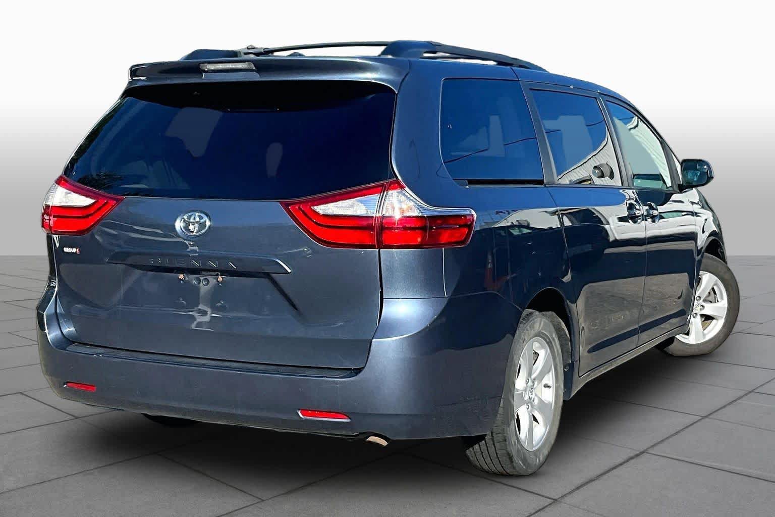 Used 2017 Toyota Sienna LE FWD image 13
