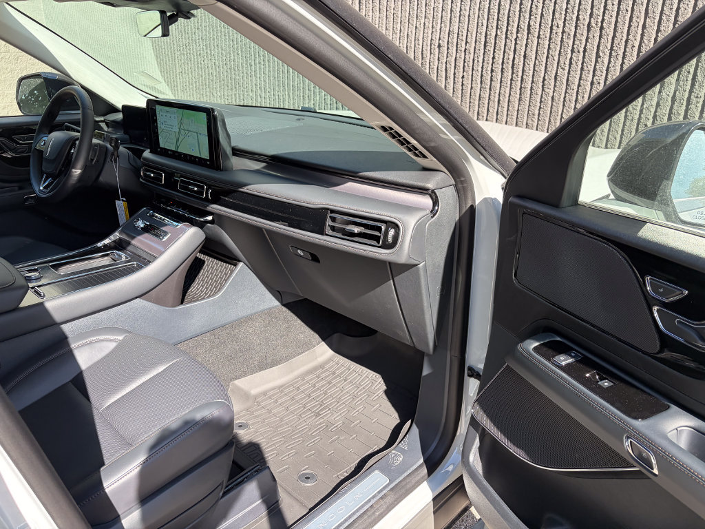 New 2027 Lincoln Aviator AWD w/ Jet Appearance Package image 29