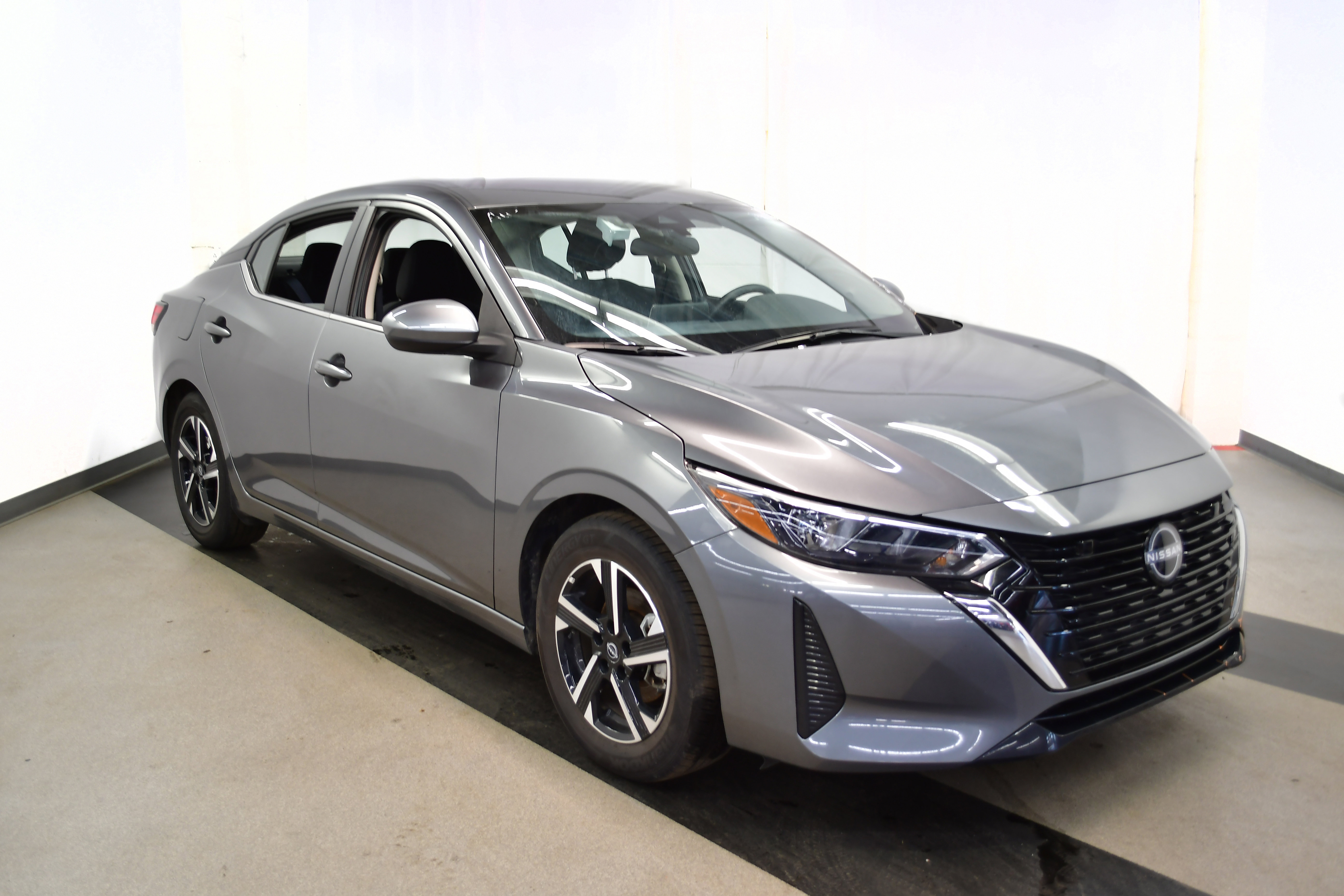 Used 2025 Nissan Sentra SV image 2