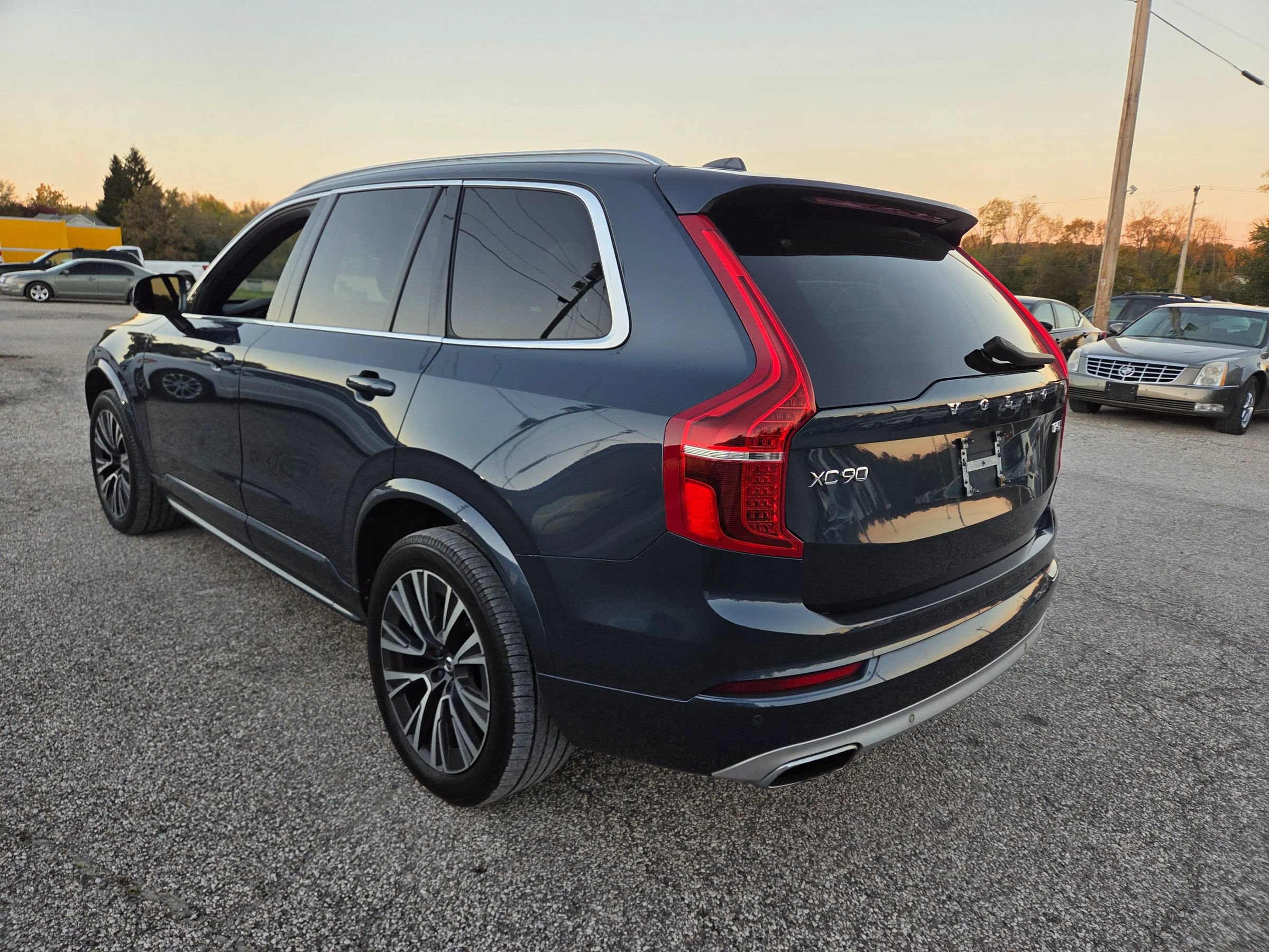 Used 2020 Volvo XC90 T5 Momentum w/ Protection Package AWD/4WD image 6