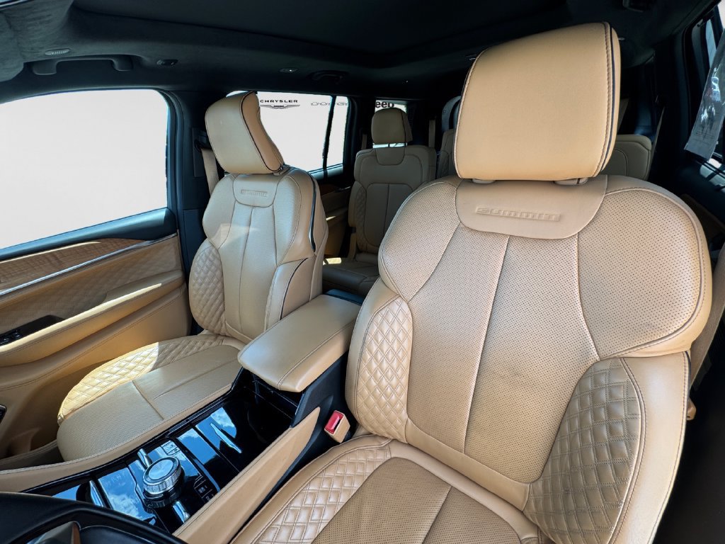 Used 2022 Jeep Grand Cherokee L Summit w/ Advanced Protech Group IV AWD/4WD image 19