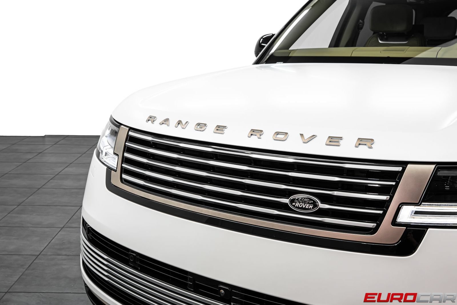 Used 2026 Land Rover Range Rover SV AWD/4WD image 9