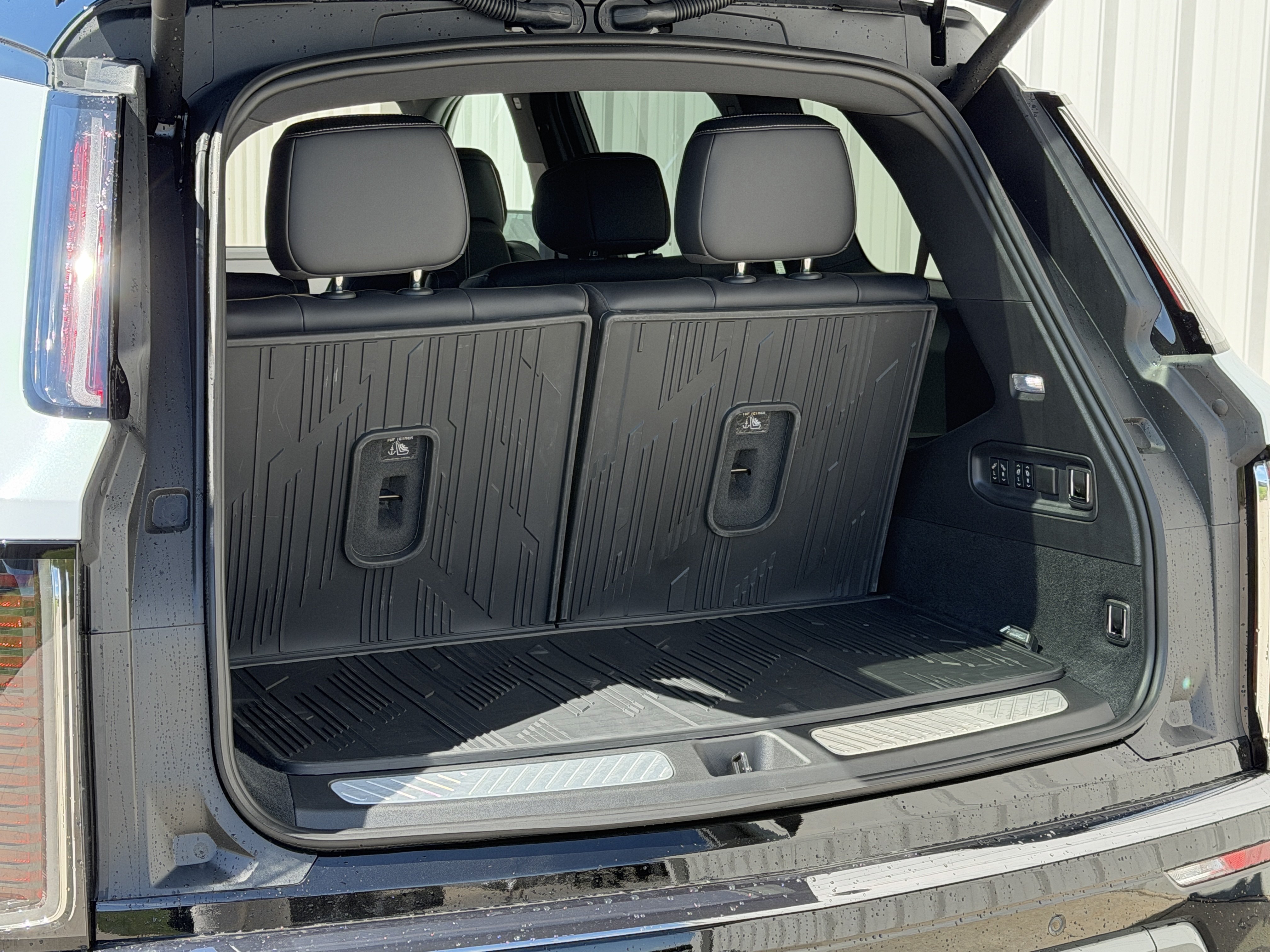 New 2027 Cadillac Vistiq Sport w/ LPO, Floor Liner Package AWD/4WD image 5