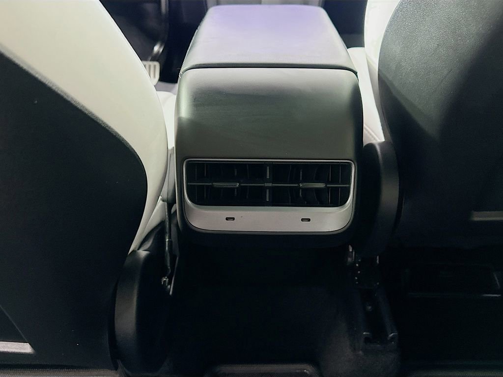 Used 2022 Tesla Model Y Performance image 27