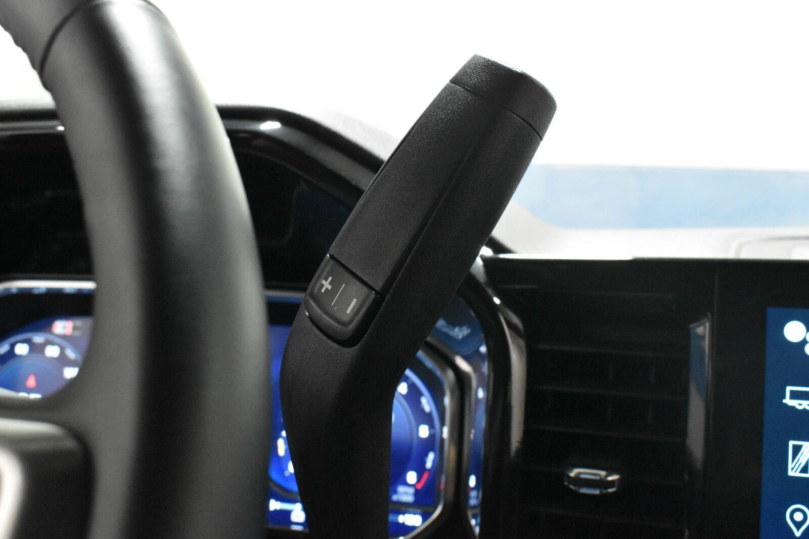 Used 2024 Chevrolet Silverado 1500 LT AWD/4WD image 12