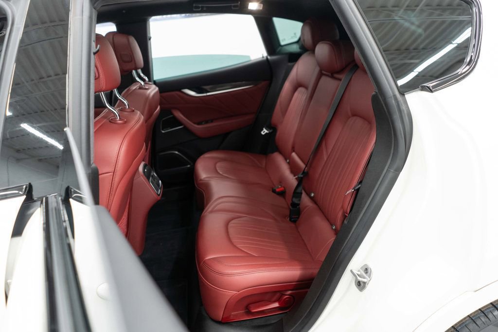 Used 2022 Maserati Levante GT AWD/4WD image 28
