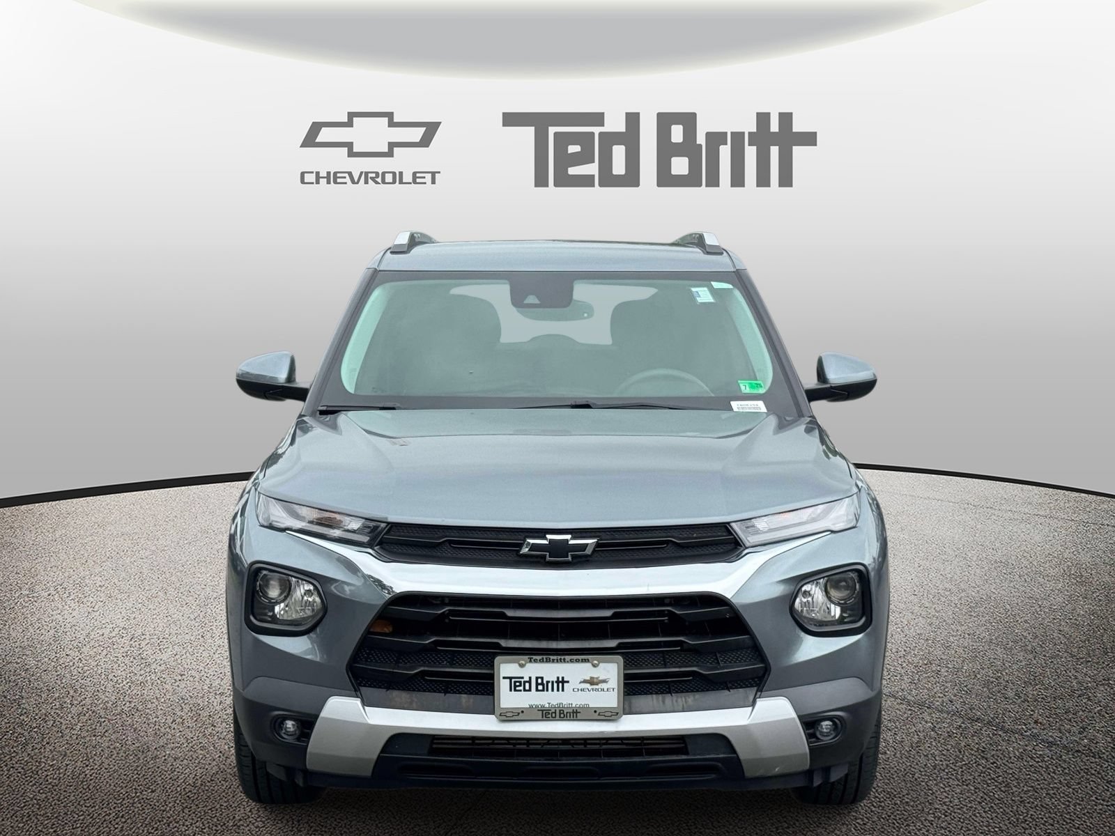 Used 2022 Chevrolet TrailBlazer LT w/ Convenience Package FWD image 2
