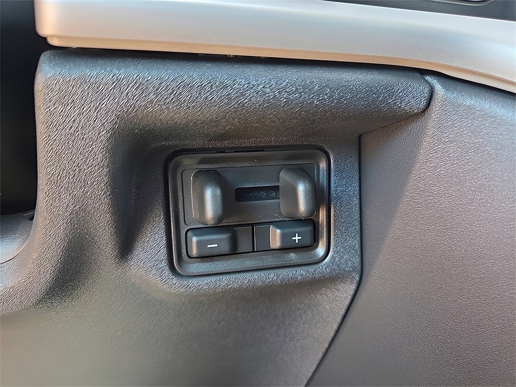 New 2025 Ford Expedition XL image 17