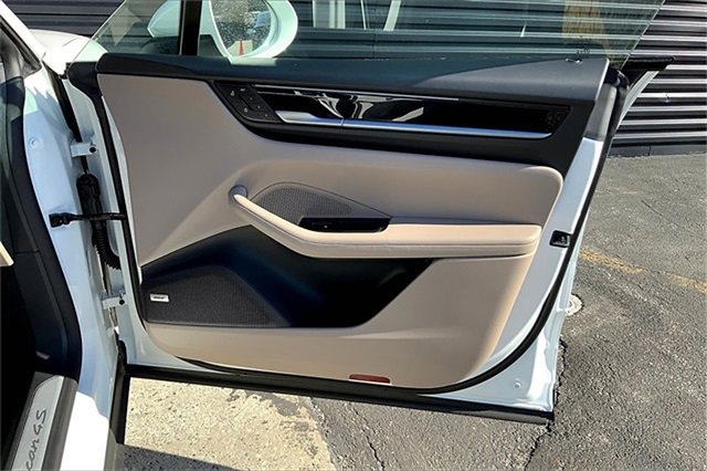 New 2025 Porsche Macan 4S Electric image 29