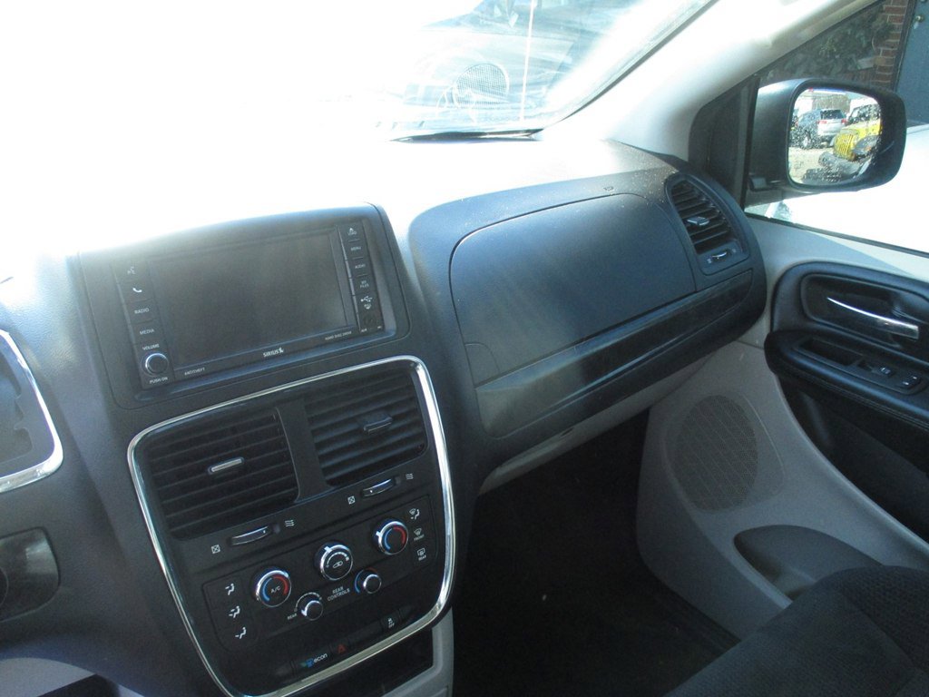 Used 2018 Dodge Grand Caravan SE w/ UConnect Hands-Free Group FWD image 10