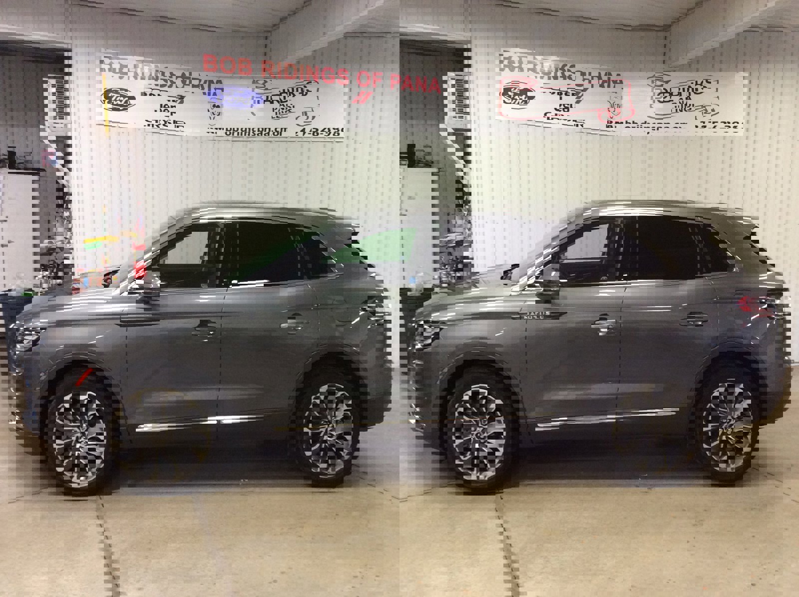 Used 2023 Lincoln Nautilus Reserve image 2