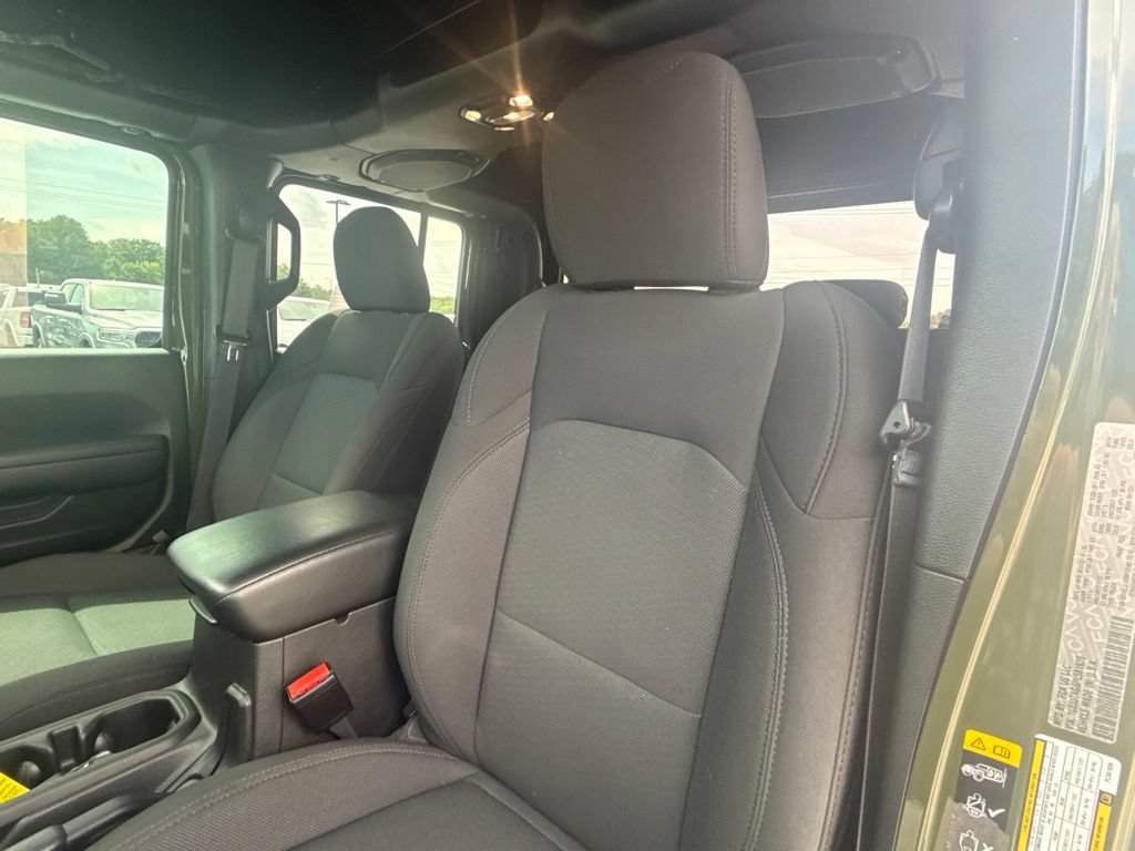Used 2023 Jeep Gladiator Sport AWD/4WD image 12