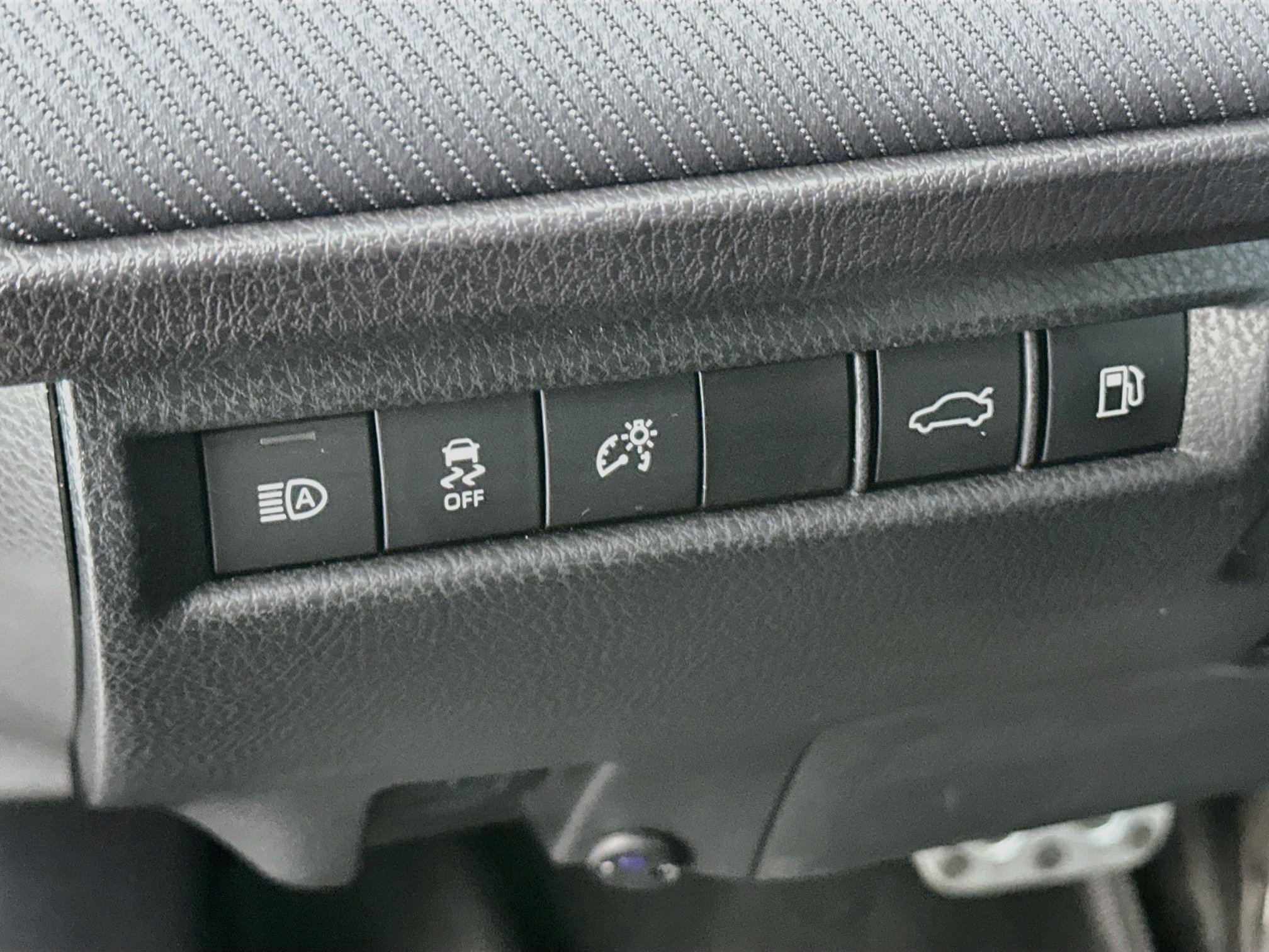 Used 2025 Toyota Camry SE w/ Convenience Package FWD image 17