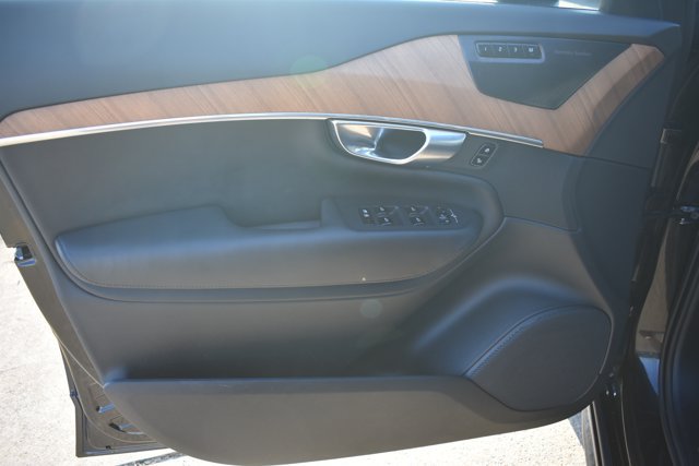 Used 2023 Volvo XC90 T8 Plus AWD/4WD image 12
