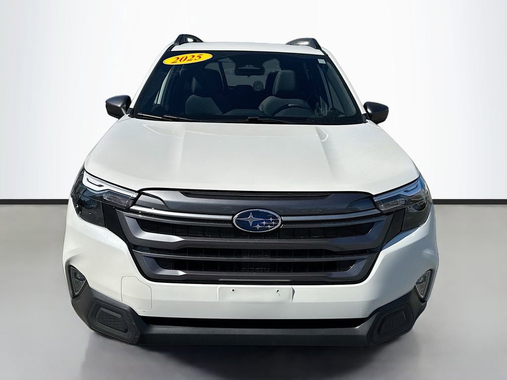 Used 2025 Subaru Forester Premium image 2