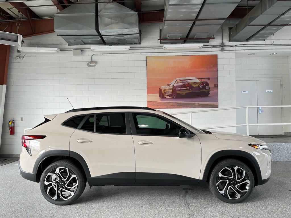 New 2026 Chevrolet Trax RS w/ Sunroof Package FWD image 11