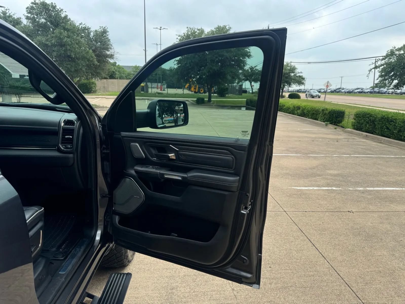 Used 2019 RAM 1500 Limited AWD/4WD image 17