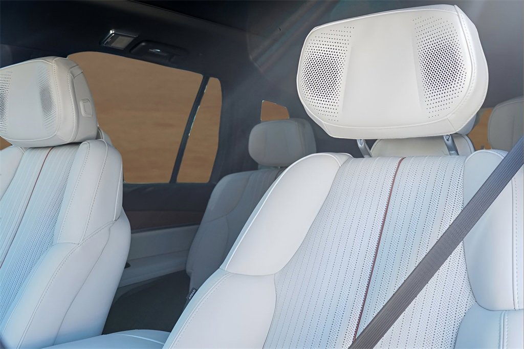 New 2026 Cadillac Vistiq Luxury image 10