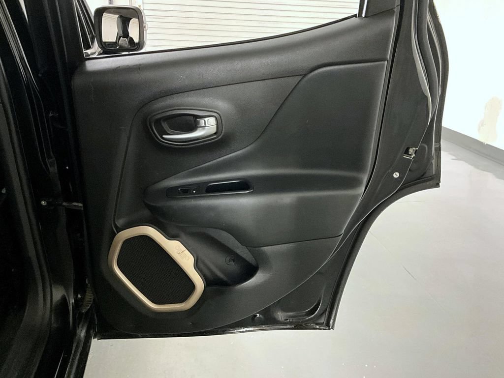 Used 2017 Jeep Renegade Limited AWD/4WD image 17