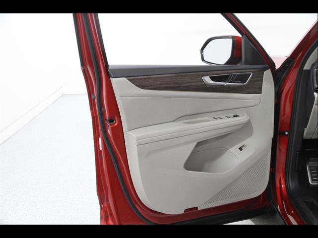 Certified 2024 Volkswagen Atlas SEL Premium R-Line image 4