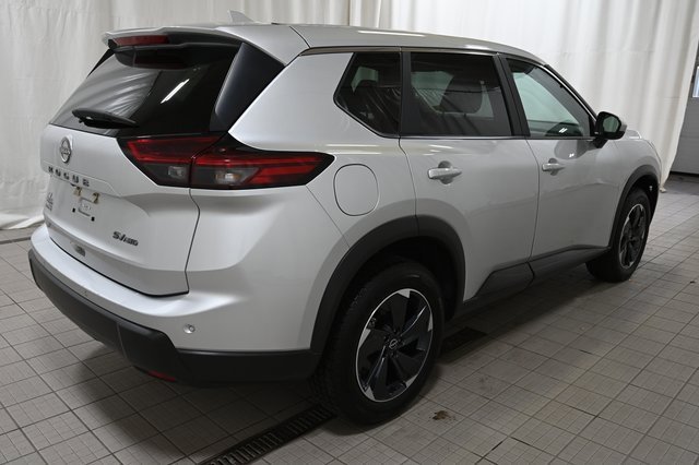 Used 2024 Nissan Rogue SV image 12