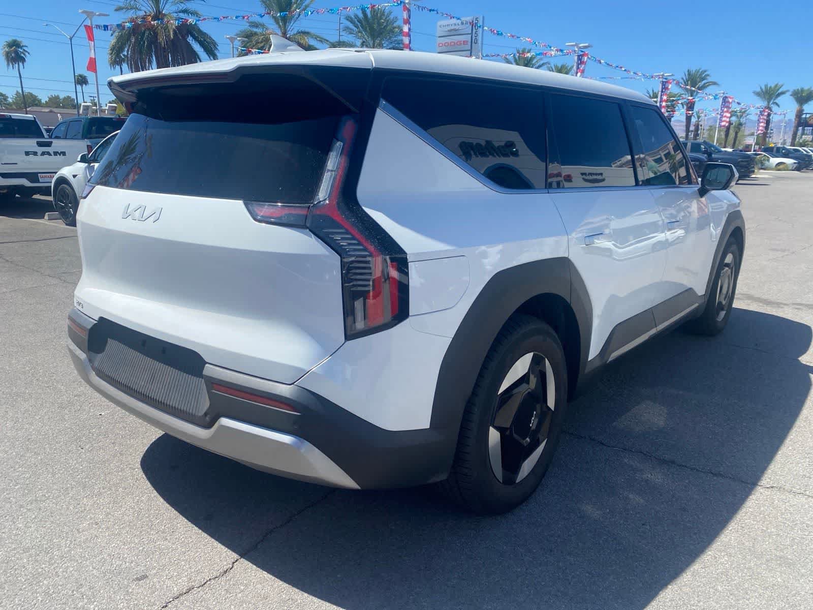 Used 2024 Kia EV9 Light Long Range RWD image 6