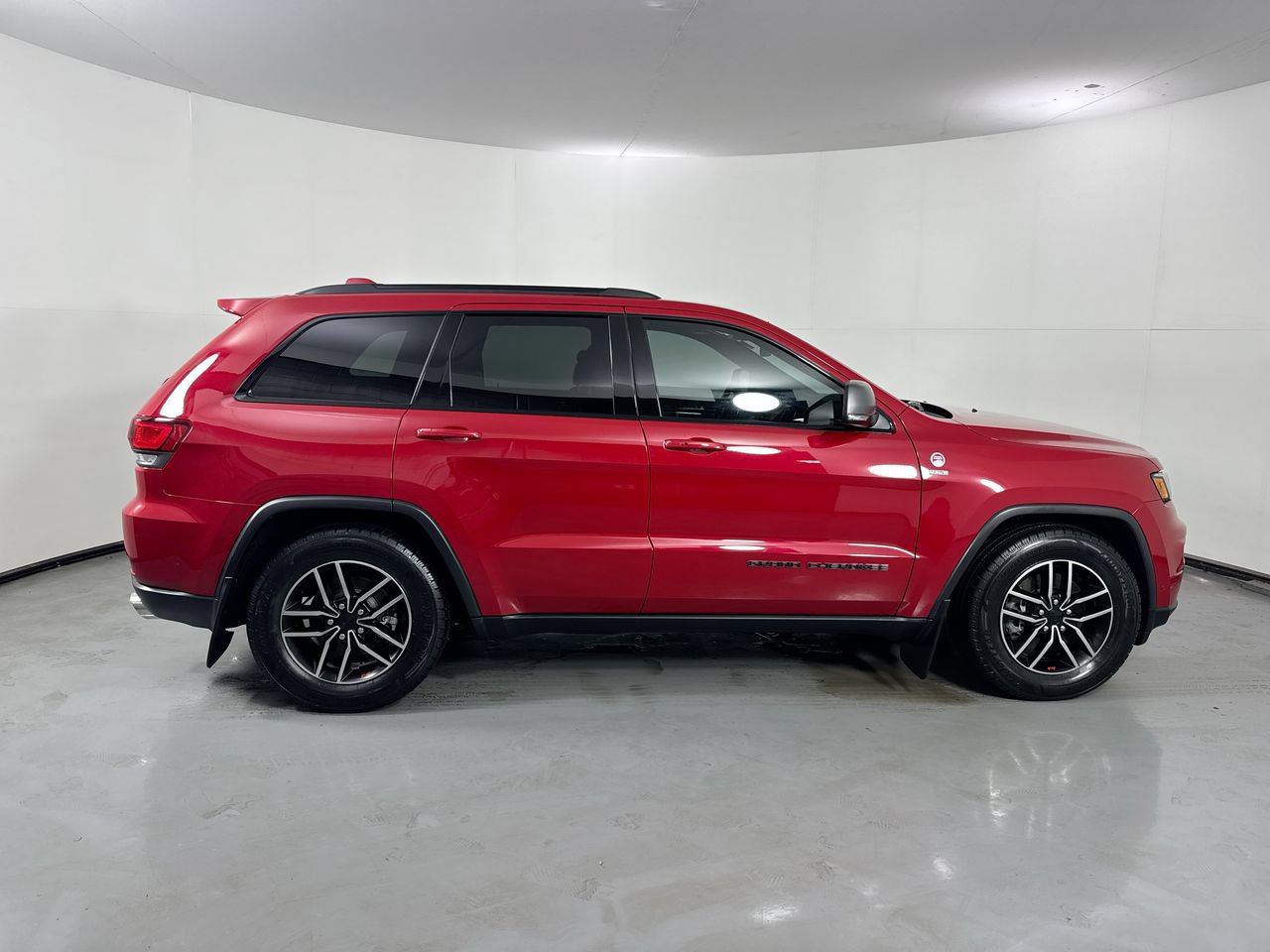 Used 2019 Jeep Grand Cherokee Trailhawk w/ Trailhawk Luxury Group AWD/4WD image 34