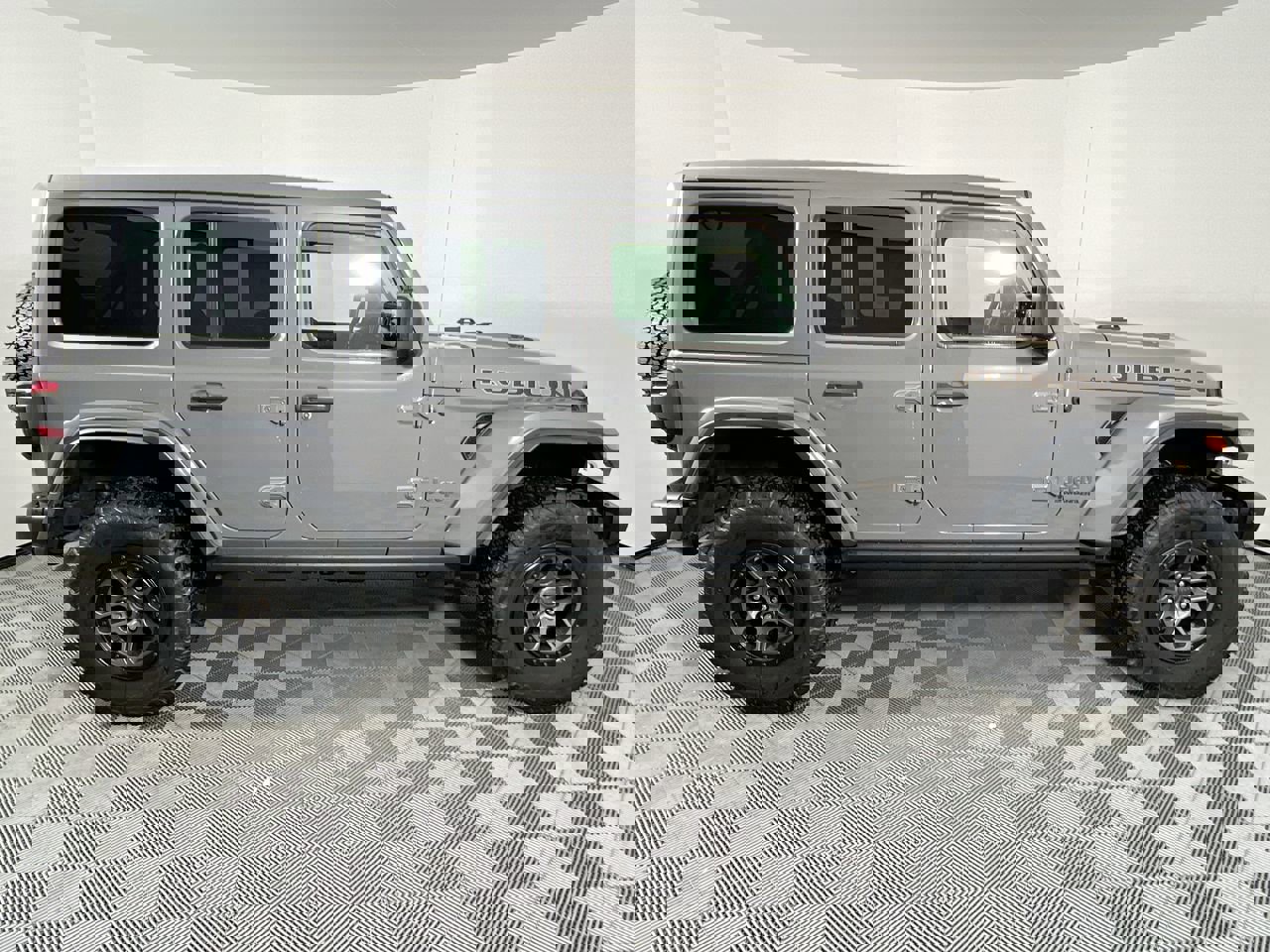 Used 2023 Jeep Wrangler Rubicon 392 w/ Xtreme Recon 35" Tire Package image 2