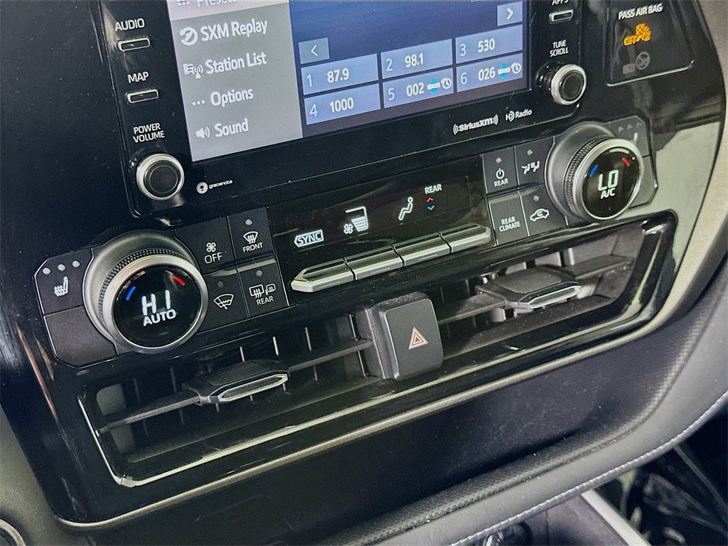 Used 2022 Toyota Highlander XLE image 27