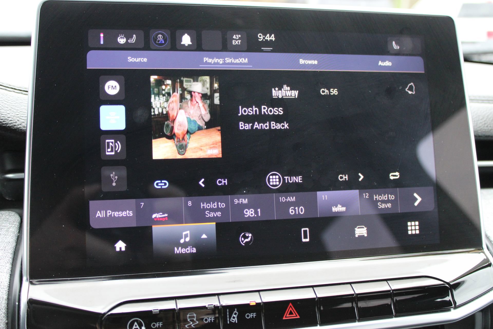 Used 2023 Jeep Compass Latitude image 32