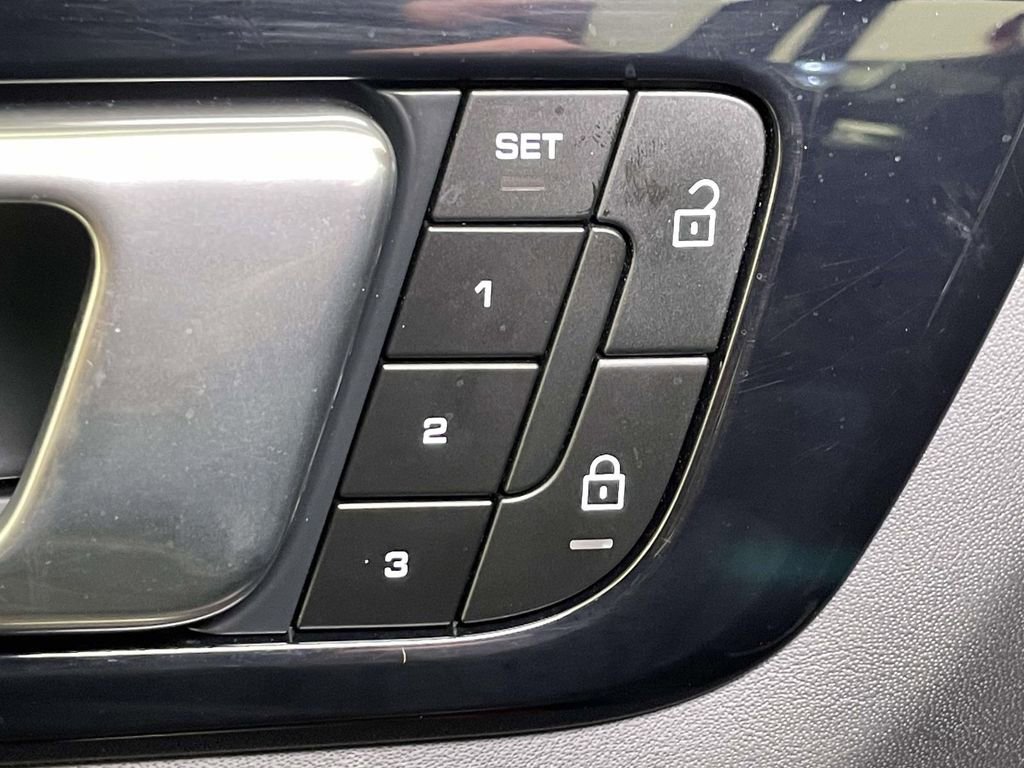 Certified 2023 Porsche Cayenne GTS AWD/4WD image 37