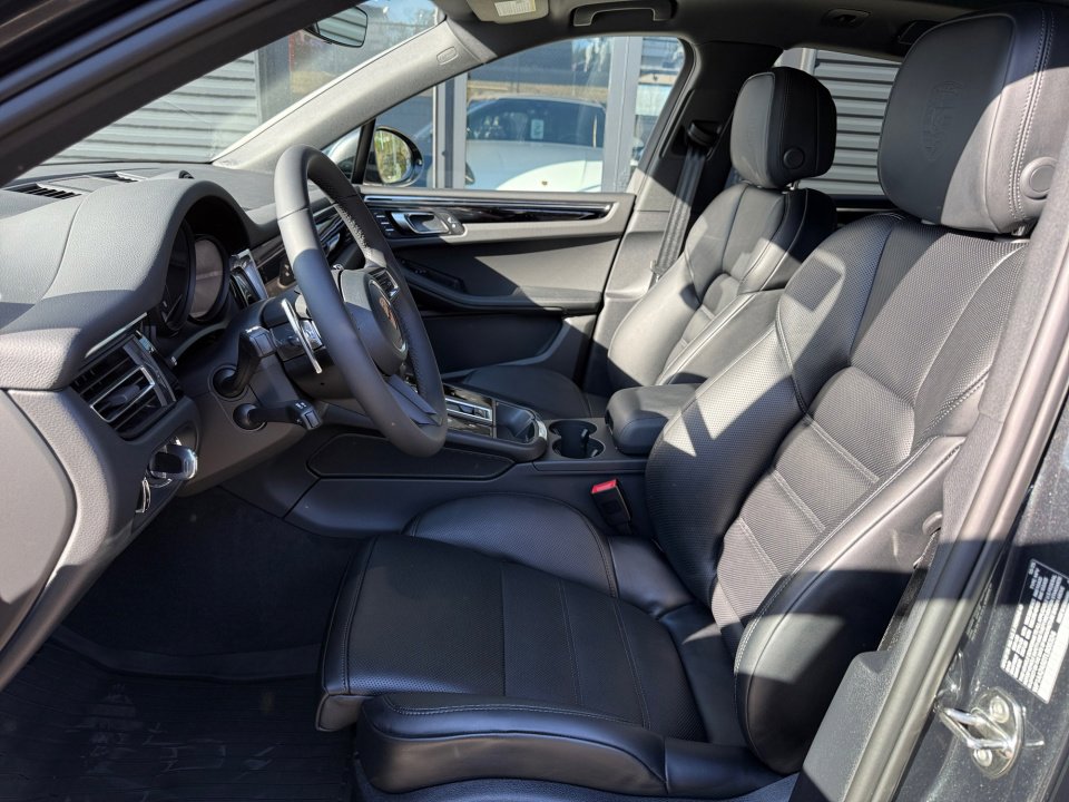 New 2026 Porsche Macan image 5