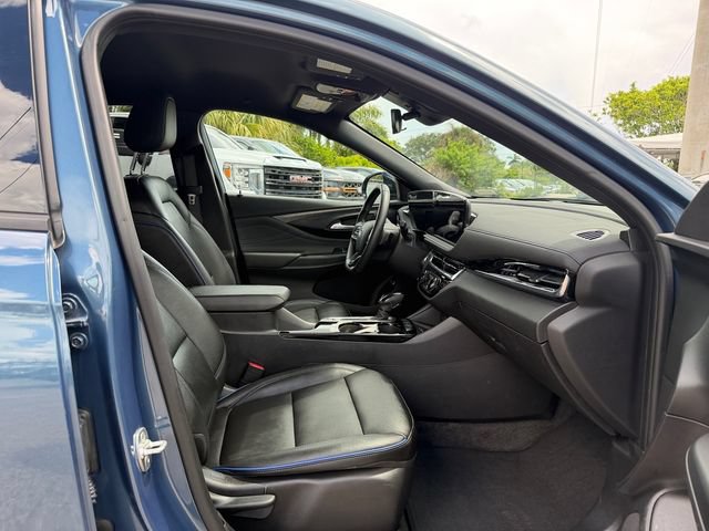 Used 2025 Buick Envista Sport Touring w/ Convenience II Package FWD image 17