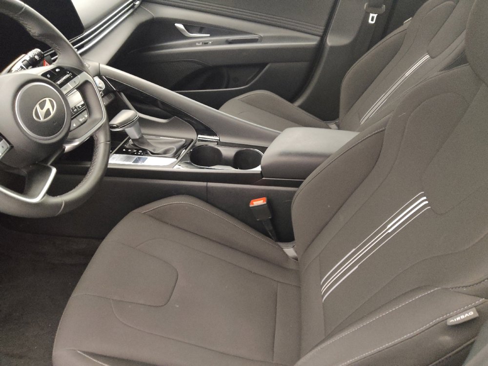 Used 2025 Hyundai Elantra SEL image 17