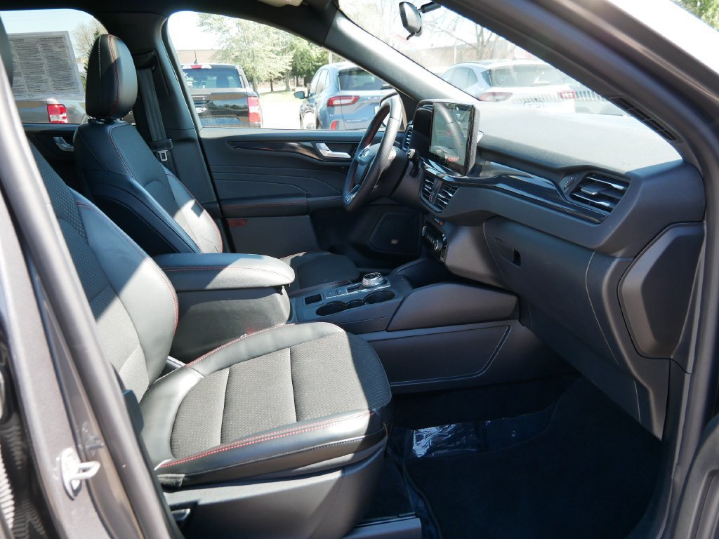 Used 2024 Ford Escape ST-Line w/ Tech Pack #1 AWD/4WD image 13