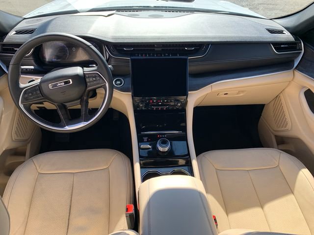 Used 2023 Jeep Grand Cherokee Limited w/ Luxury Tech Group II image 18