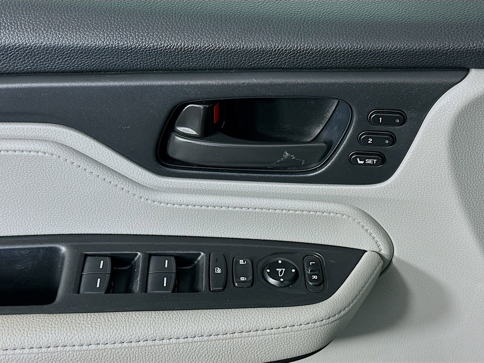 Used 2023 Honda Odyssey EX-L image 17