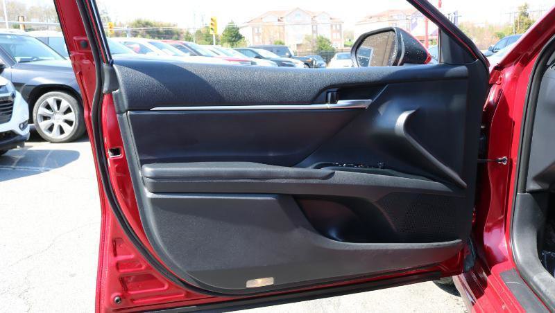Used 2018 Toyota Camry SE image 9