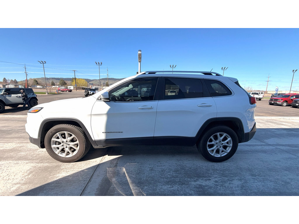 Used 2015 Jeep Cherokee Latitude AWD/4WD image 2