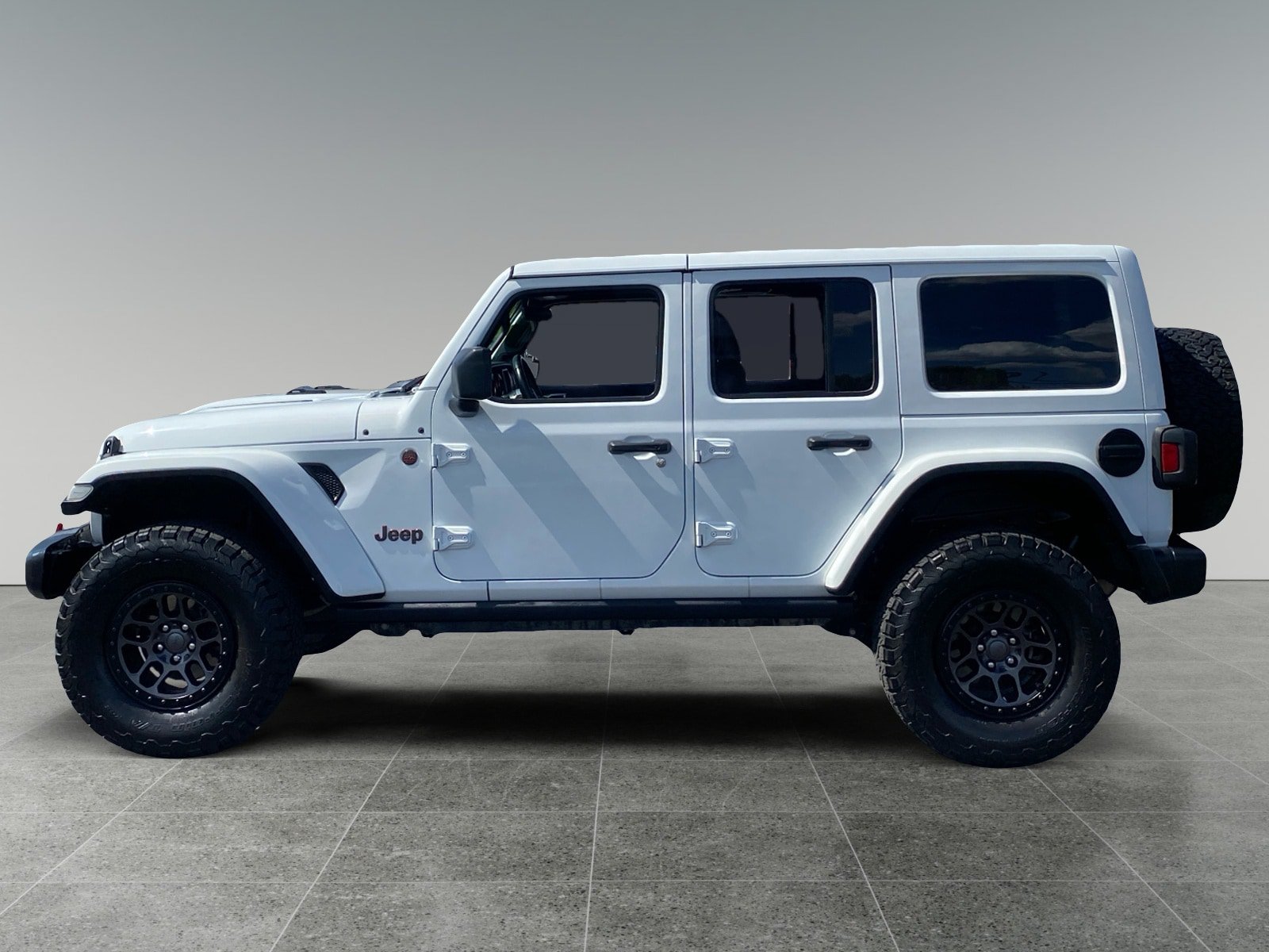 Used 2022 Jeep Wrangler Unlimited Rubicon w/ Xtreme Recon 35" Tire Package AWD/4WD image 2