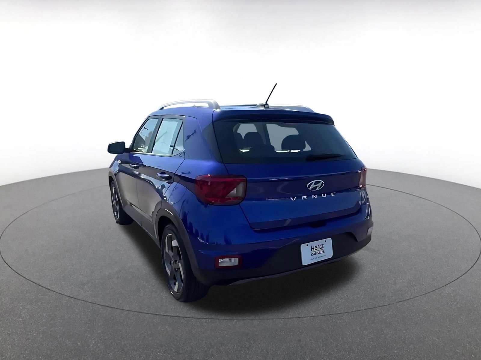 Used 2025 Hyundai Venue SEL image 11
